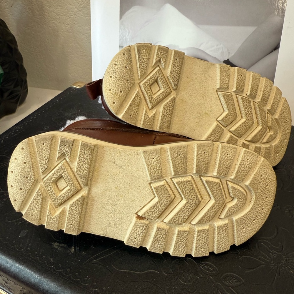 Old Navy Brown Leather Toddler Boots - Picture 3 of 4